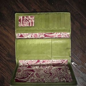 hobo Trifold Wallet Peridot Green Kisslock